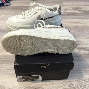 Nike AF1 Air Force pixel SE snake 6.5